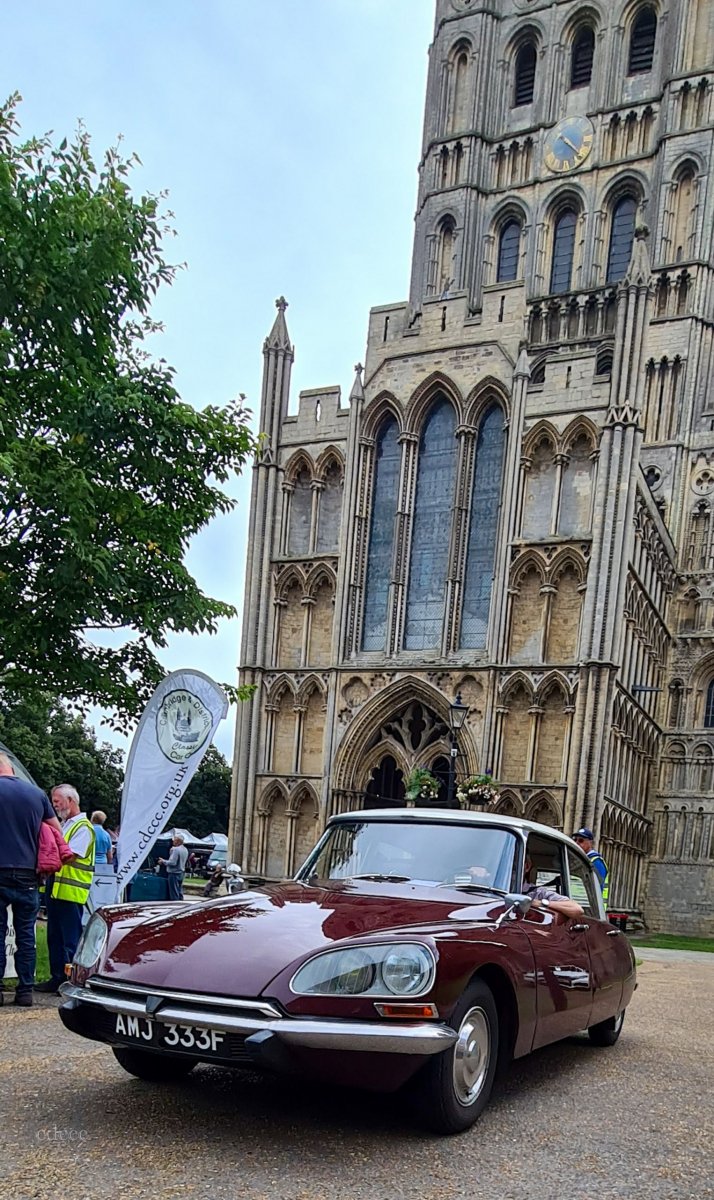 Citroen - DS Maroon 1.jpg